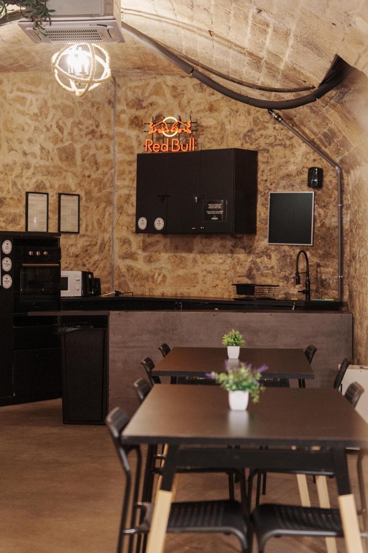 Le Maje Hostel Montpellier Exterior photo
